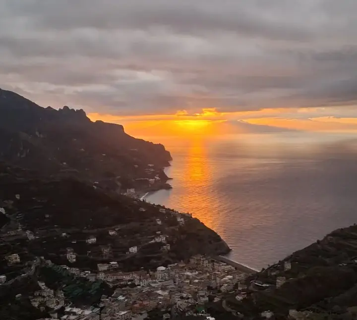 #beautifulplaces #beautifulsunset🌅  #thebestplaceintheworld🌎  #cometovisitus #angolodeisogniravell